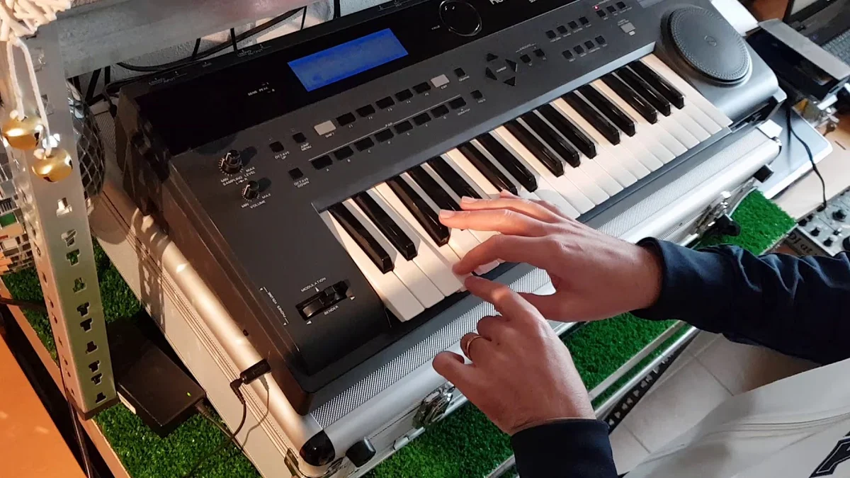 DJ-70